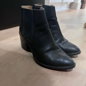 Nisolo Black Heeled Chelsea Commuter Boot Size 7 EWC